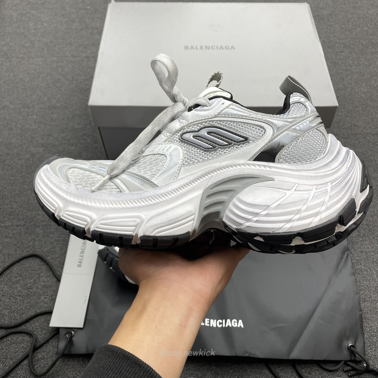 Balenciaga Fall 2024 10xl White 784344 W2mv2 9110 (5) - www.newkick.vip